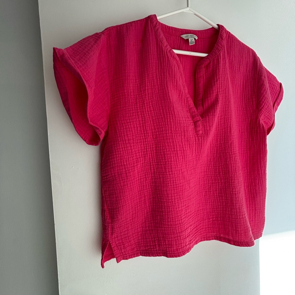 3 for $15 😍 Lucky Brand Fuchsia Textured Cotton Blouse